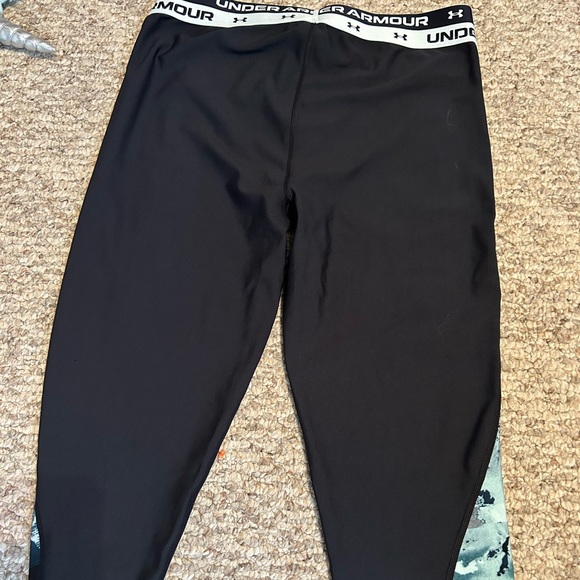 Under armor capris with blue strips down each side - Picture 2 of 2